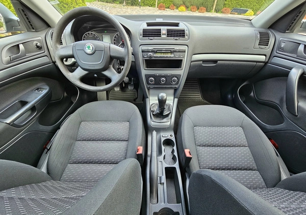 Skoda Octavia cena 25900 przebieg: 259000, rok produkcji 2012 z Radłów małe 781